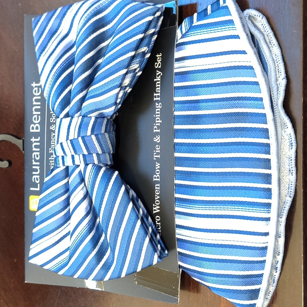 Men's pre-tied bowtie sets with hanky